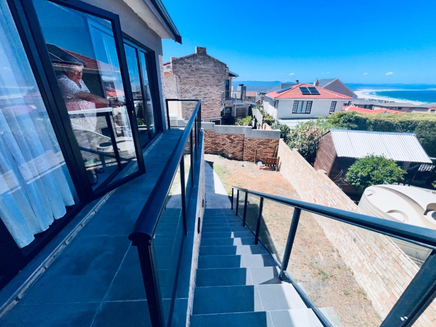 4 Bedroom Property for Sale in Wavecrest Eastern Cape